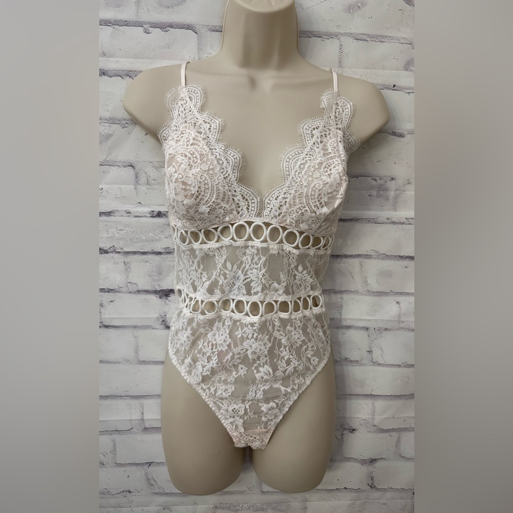 Victoria’s Secret Med White Lace Sheer Cut Outs Bodysuit Neglige Boudoir Sexy